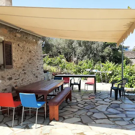 Holiday home Little Bit Of Heaven